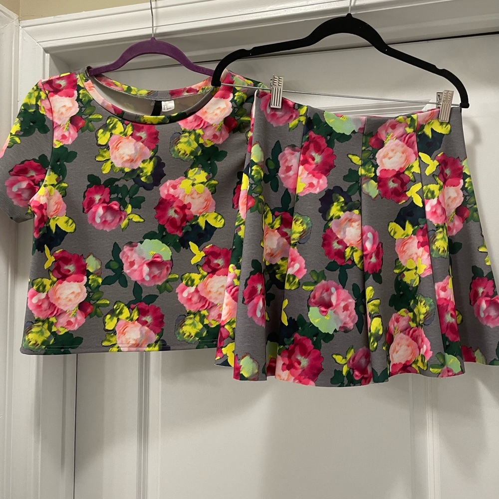 H&M size S Foral, Two Piece Set.